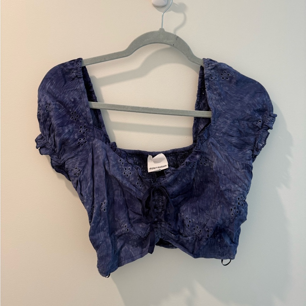SKYLAR AND MADISON CROPPED TOP SIZE M